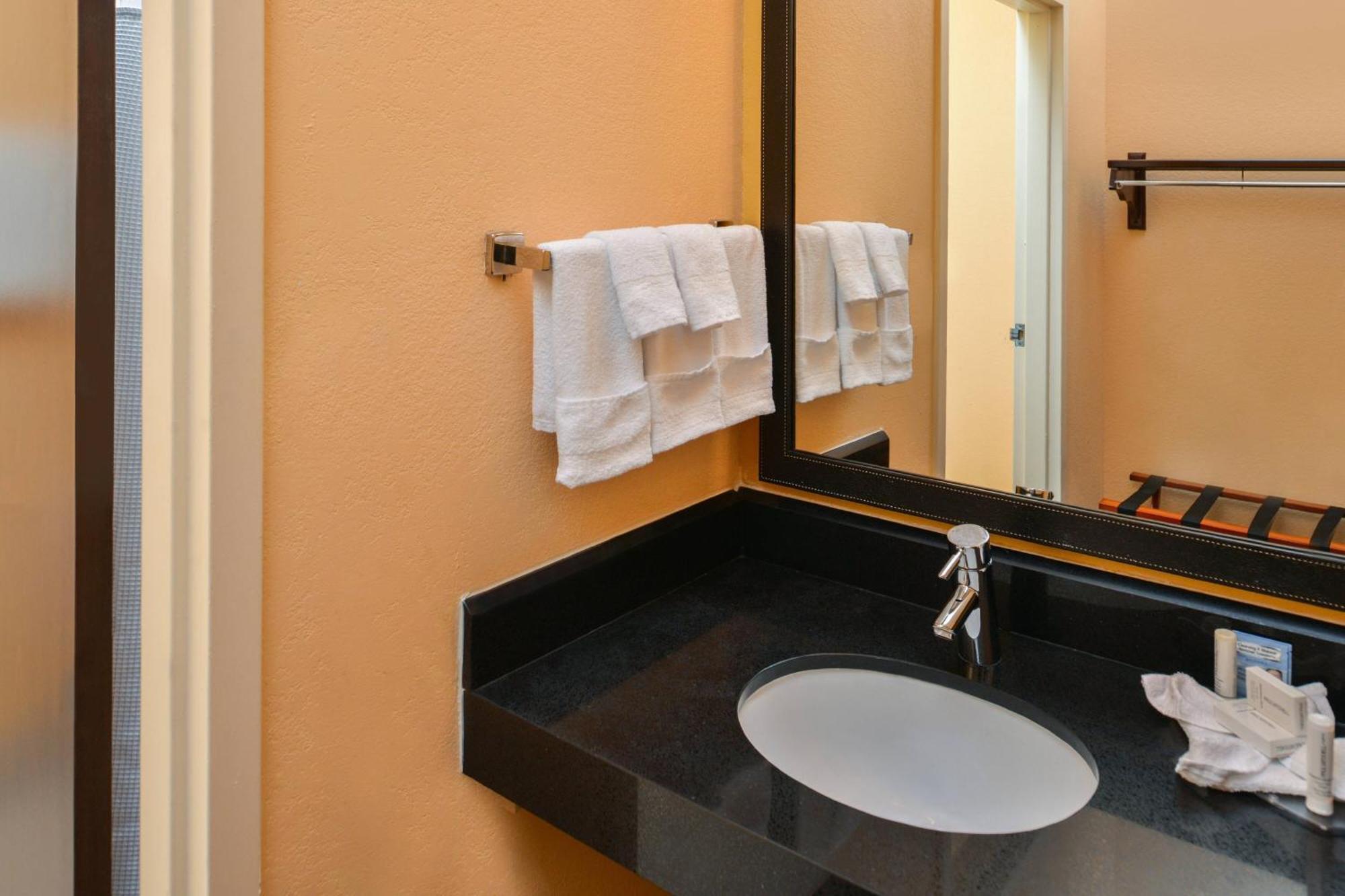 Fairfield Inn & Suites Бомонт Экстерьер фото