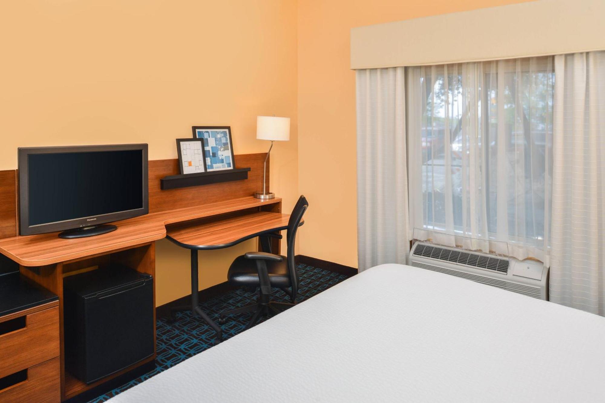 Fairfield Inn & Suites Бомонт Экстерьер фото
