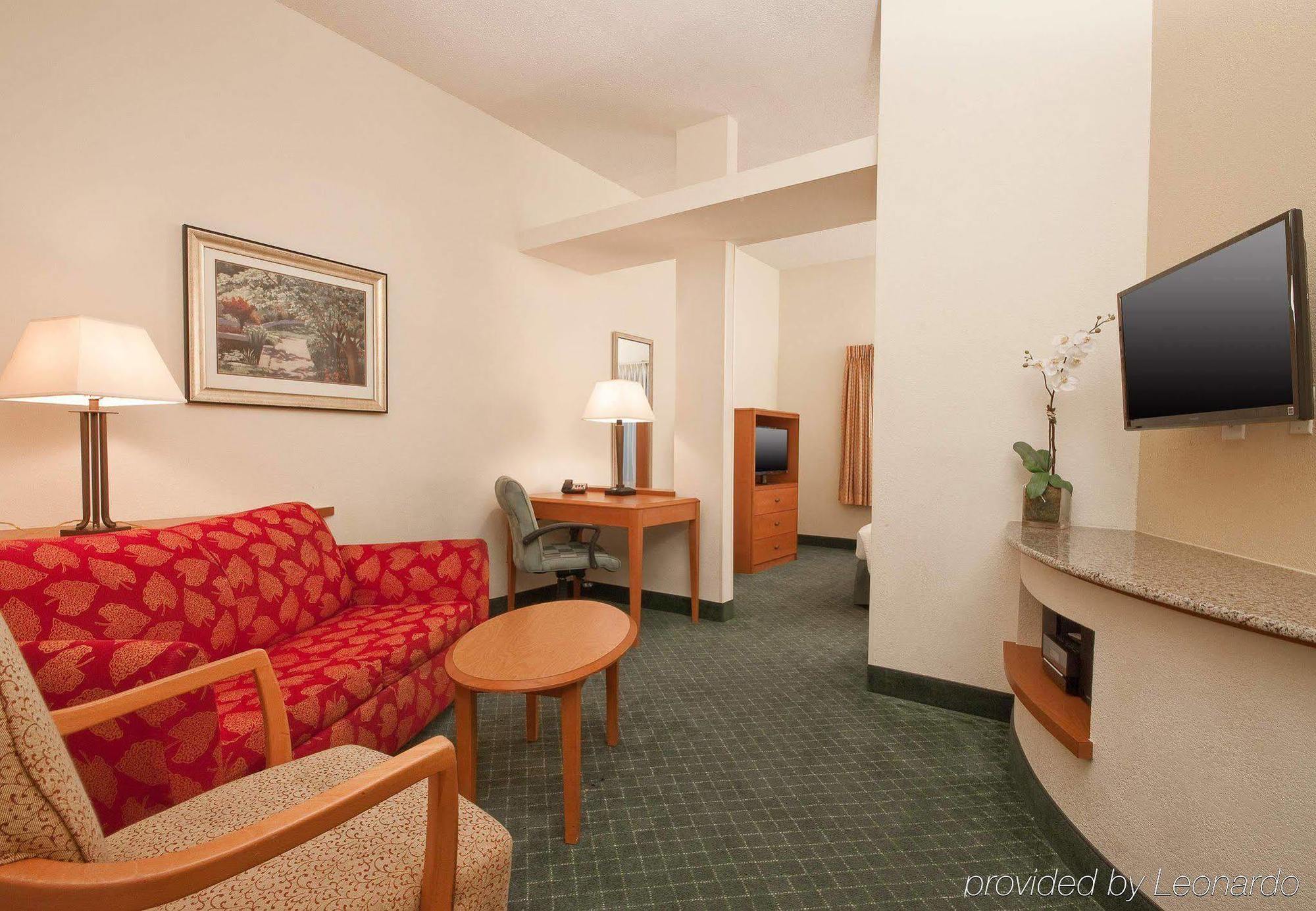 Fairfield Inn & Suites Бомонт Экстерьер фото